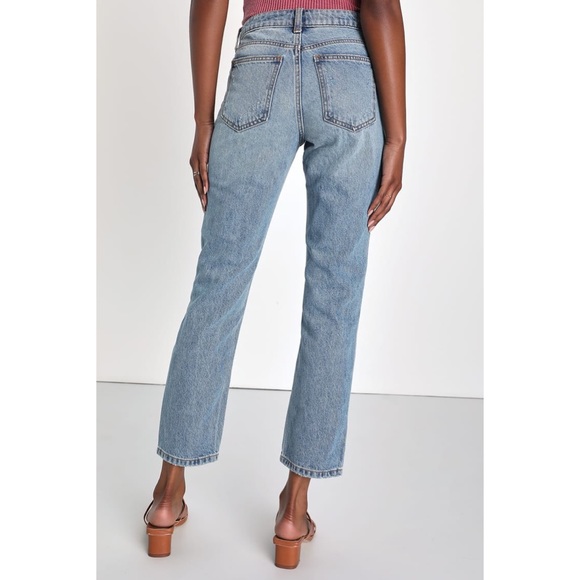 Casual Coolness Medium Wash Mid-Rise Straight Leg Jeans - Picture 2 of 5